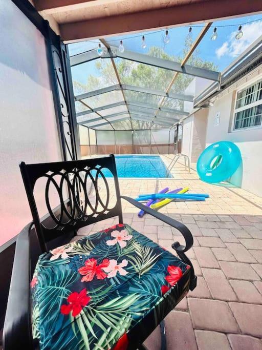 Vintage Family Scape + Heated Pool&Discount Villa Tampa Exterior photo